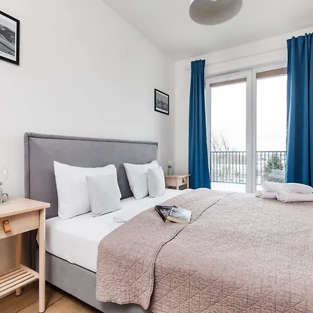 Port Pilice アパート