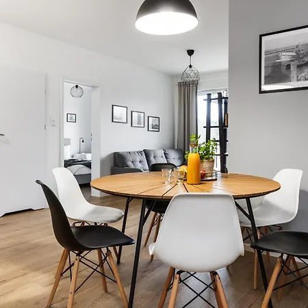 アパート Port Pilice